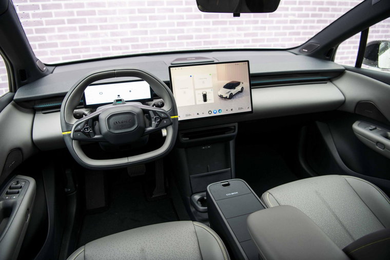 Vehicle Image 11