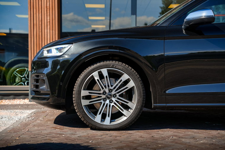 Vehicle Image 12