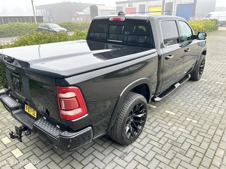 Vehicle Image 24