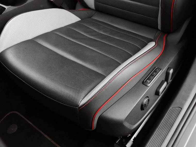 Vehicle Image 12