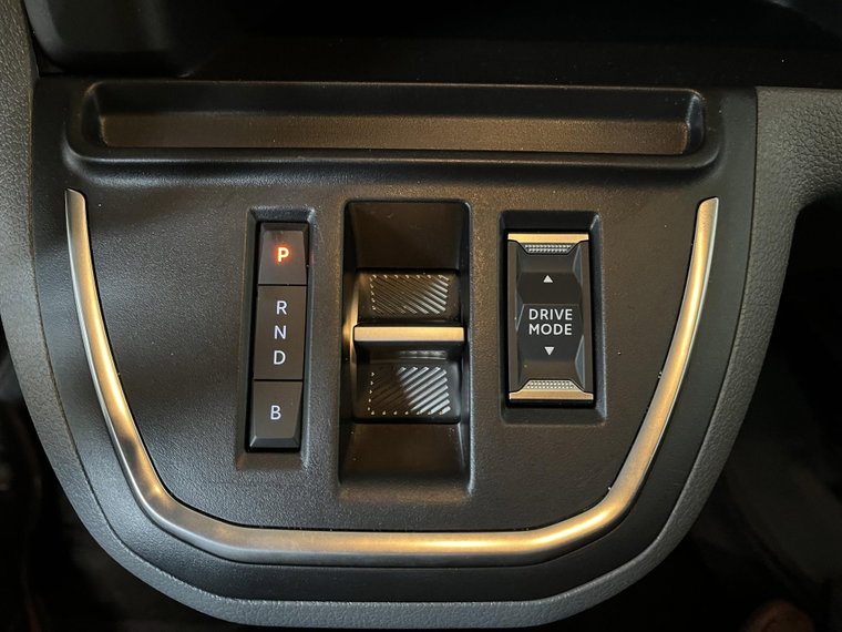 Vehicle Image 32