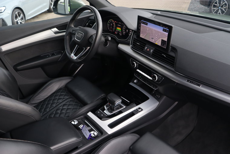 Vehicle Image 12