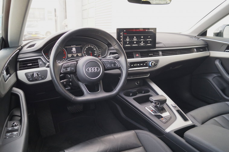 Vehicle Image 9