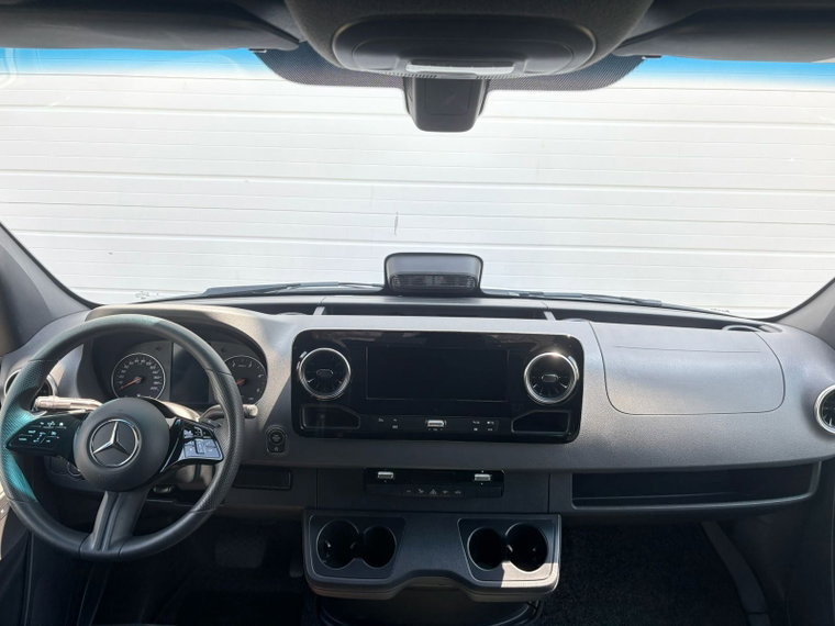 Vehicle Image 26