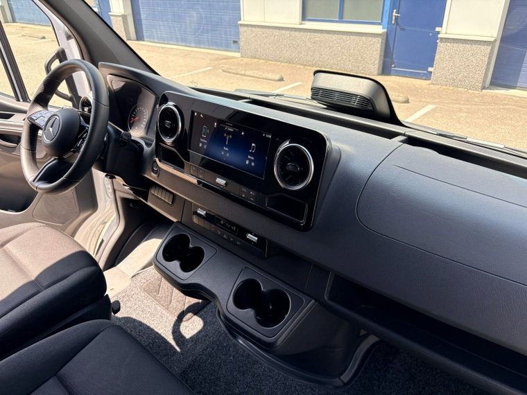 Vehicle Image 28