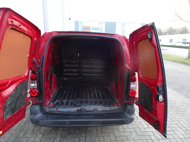 Vehicle Image 16