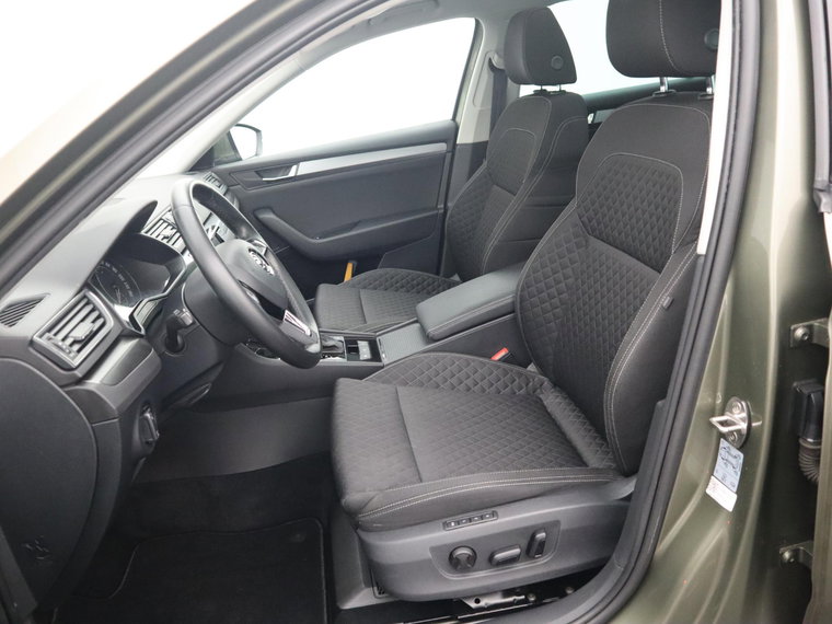 Vehicle Image 25