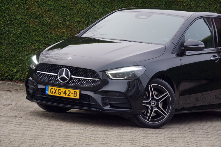 Vehicle Image 35