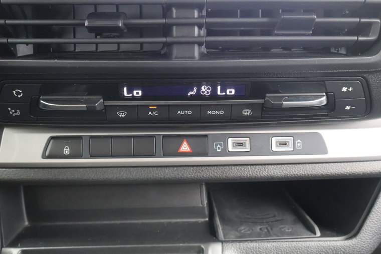 Vehicle Image 27