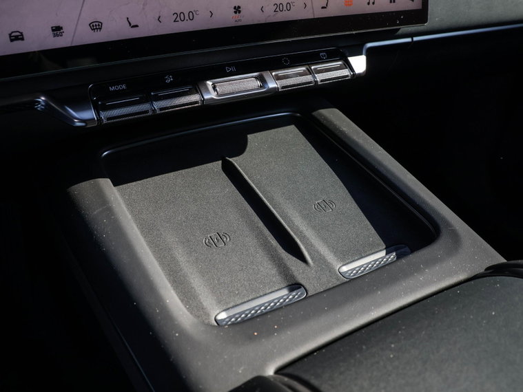 Vehicle Image 26