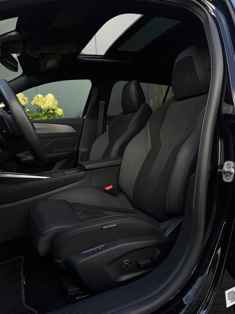 Vehicle Image 32