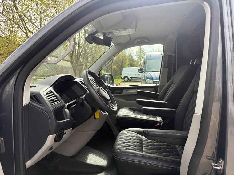 Vehicle Image 25