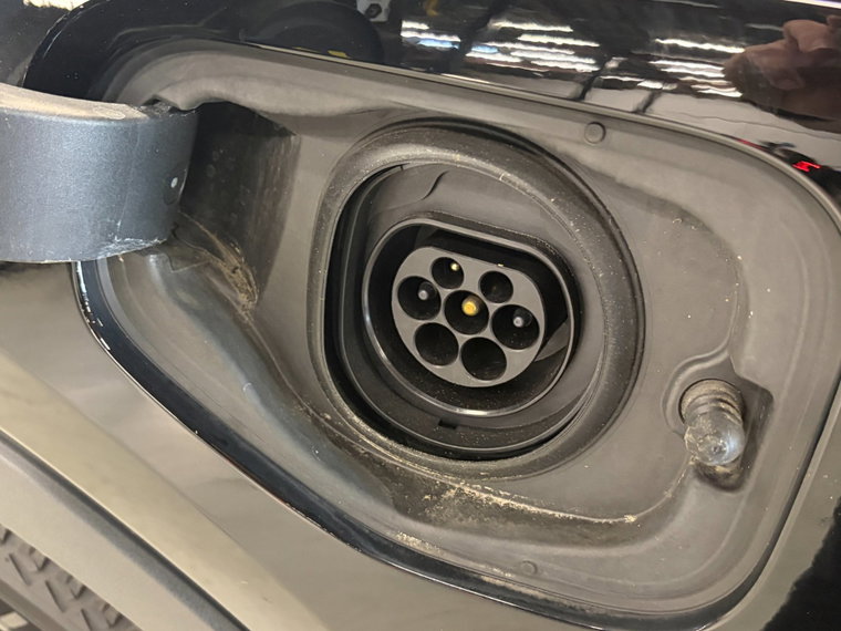 Vehicle Image 25