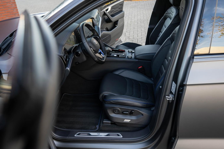 Vehicle Image 14