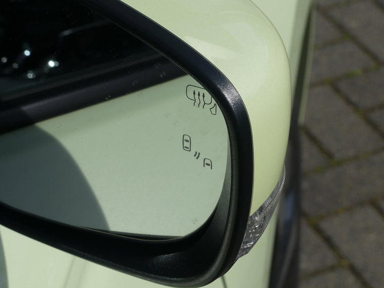 Vehicle Image 25