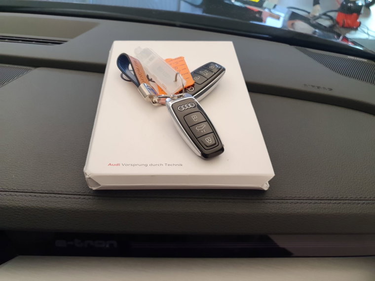 Vehicle Image 30