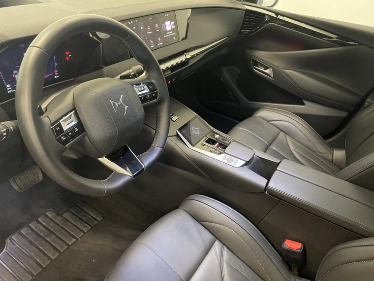 Vehicle Image 25