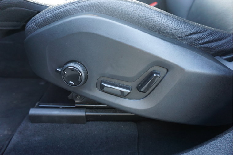 Vehicle Image 32