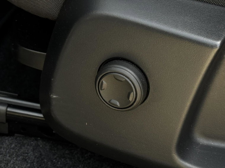 Vehicle Image 25