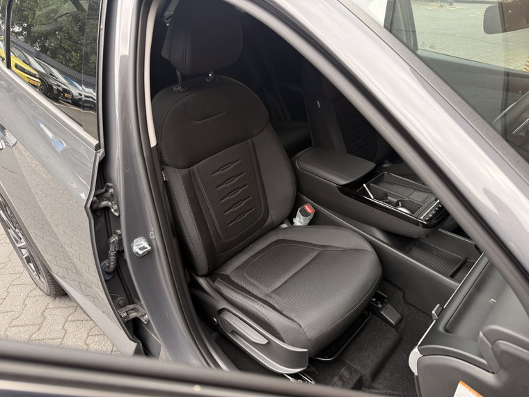 Vehicle Image 38