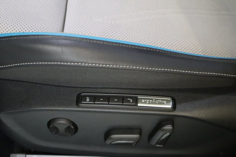 Vehicle Image 38