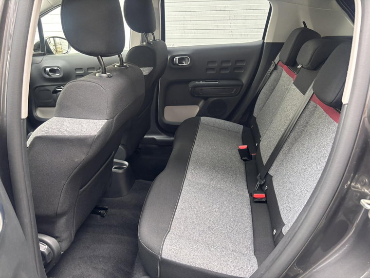 Vehicle Image 12