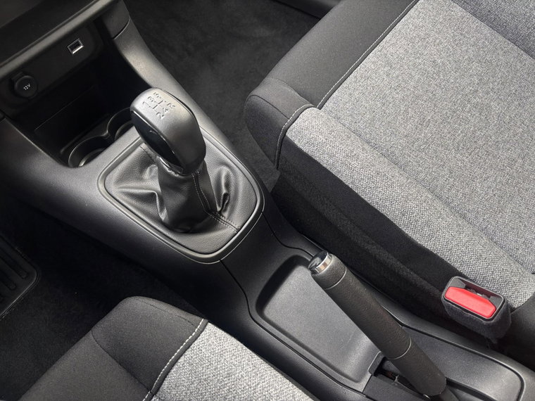 Vehicle Image 25