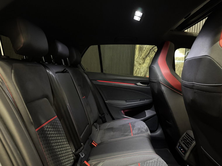 Vehicle Image 25