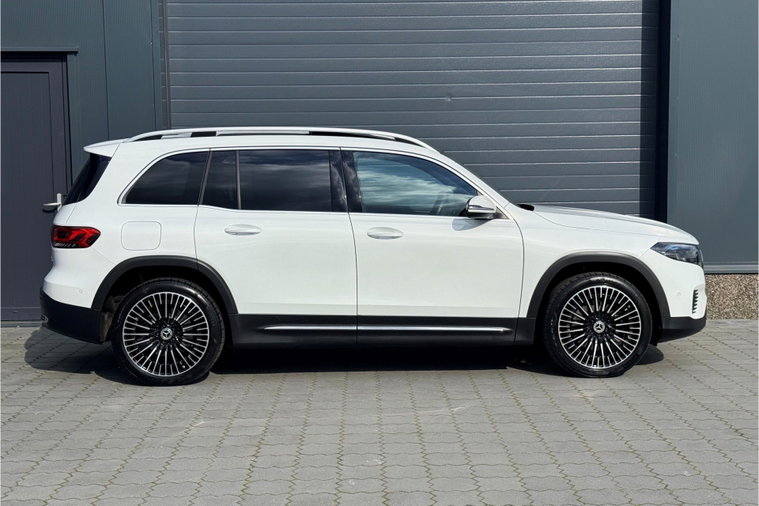 Vehicle Image 32