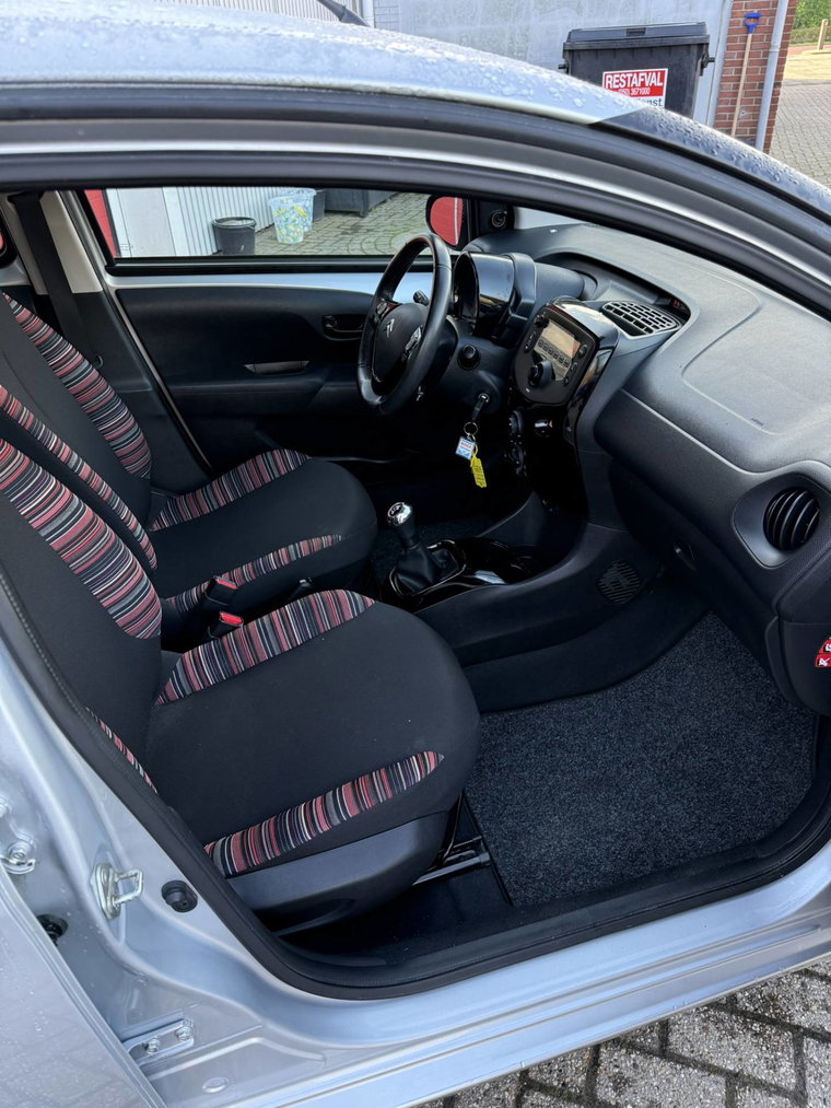 Vehicle Image 18