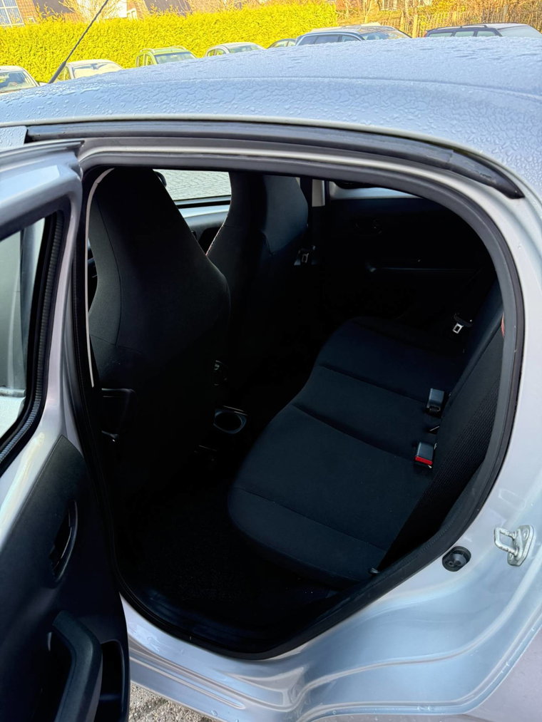 Vehicle Image 21