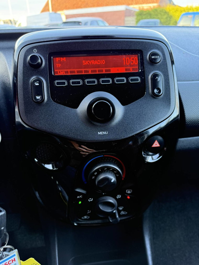 Vehicle Image 24