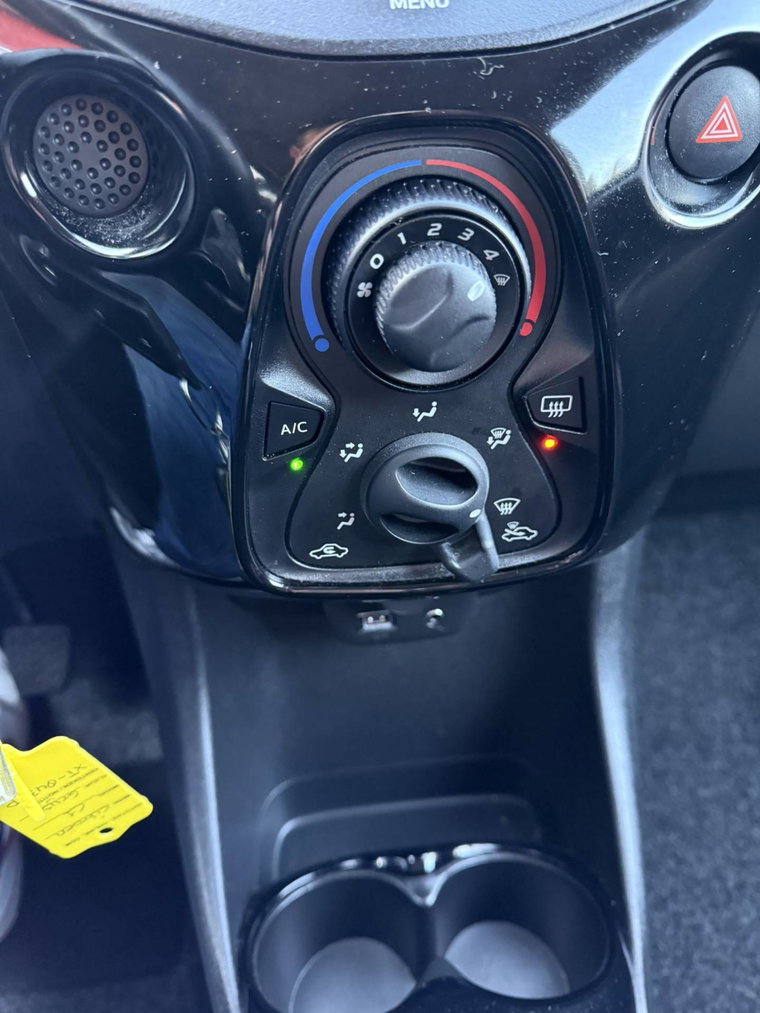 Vehicle Image 25