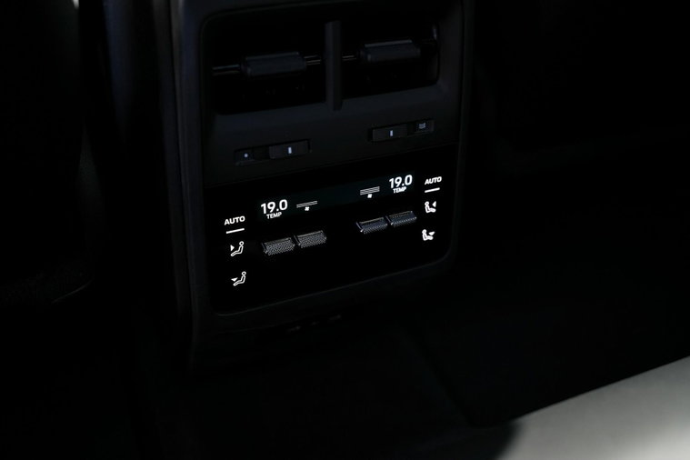 Vehicle Image 26