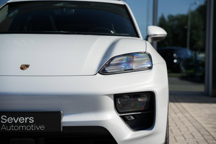 Vehicle Image 33