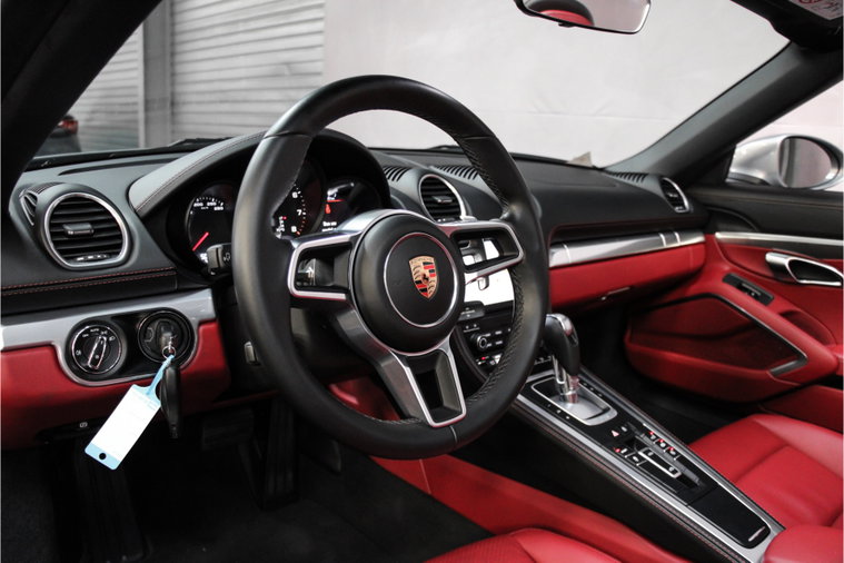 Vehicle Image 12