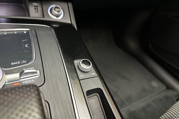 Vehicle Image 36