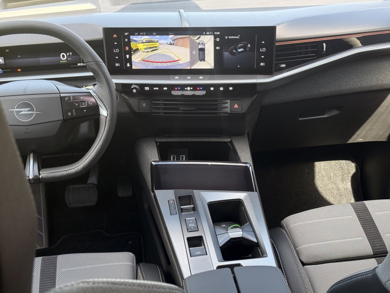 Vehicle Image 33