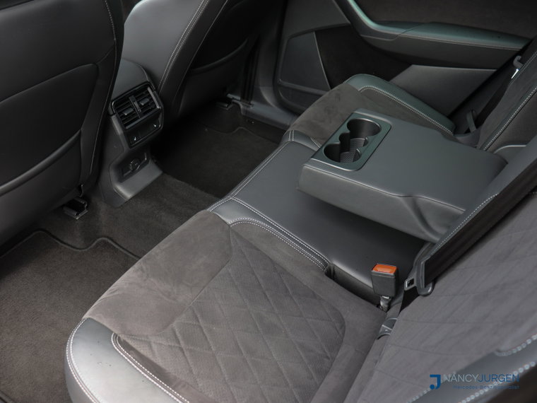 Vehicle Image 38
