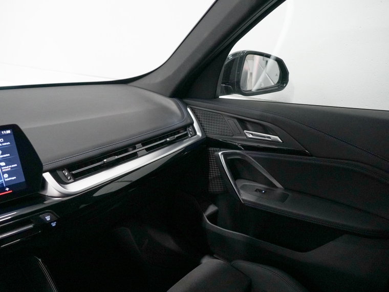 Vehicle Image 37