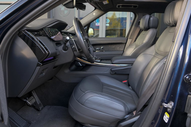 Vehicle Image 10