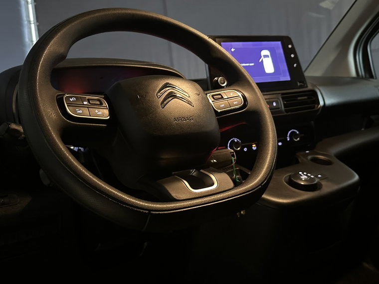 Vehicle Image 17