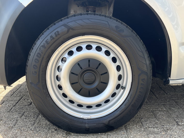 Vehicle Image 24