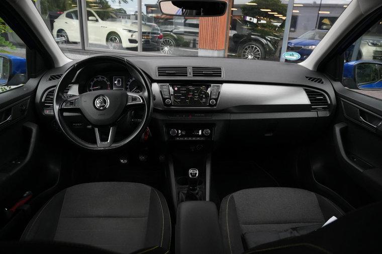 Vehicle Image 6