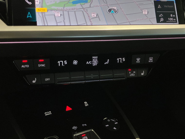 Vehicle Image 27