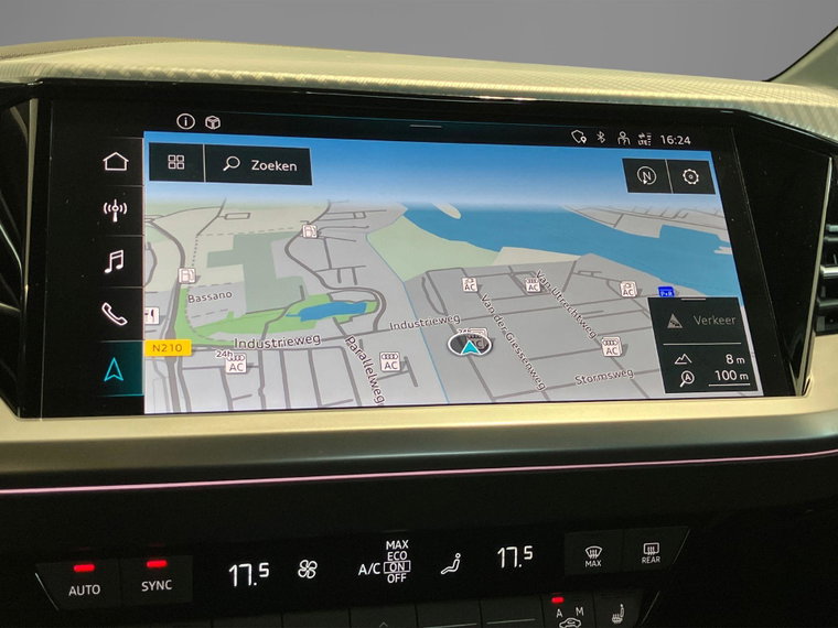 Vehicle Image 9