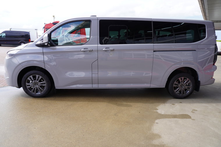 Vehicle Image 8