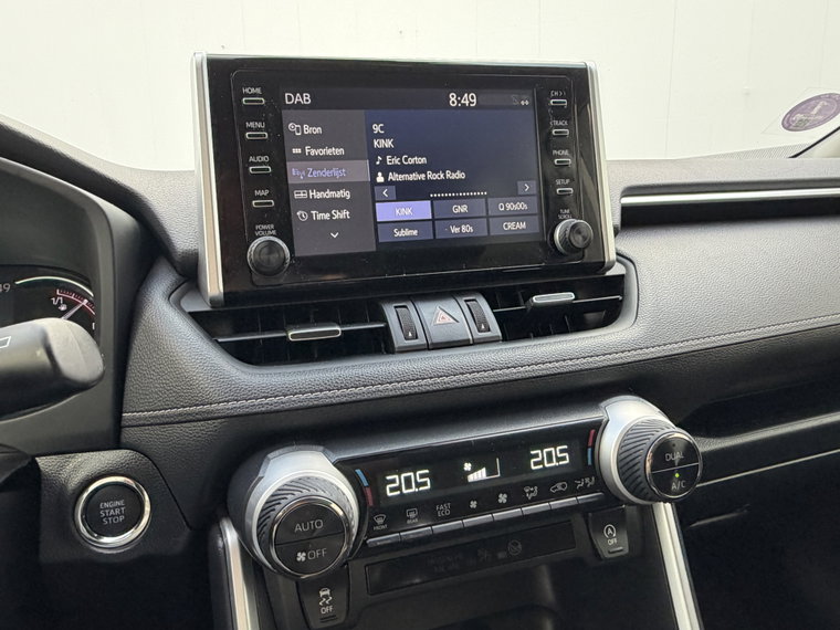Vehicle Image 25