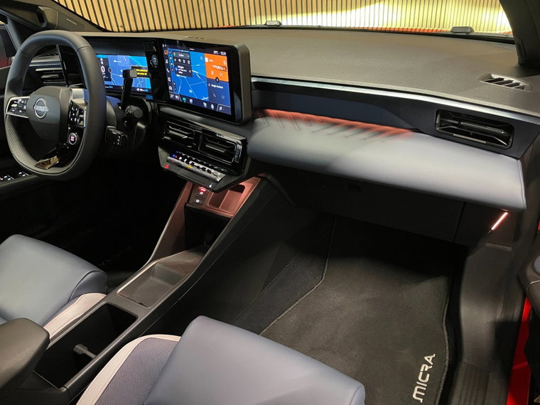 Vehicle Image 25