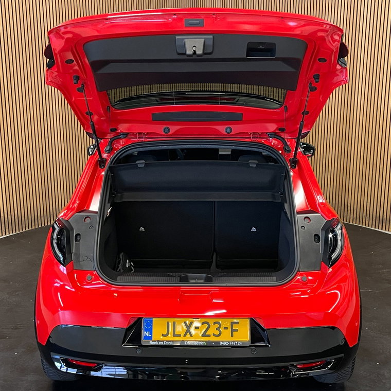 Vehicle Image 32
